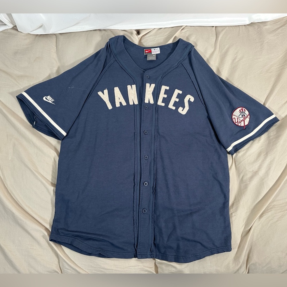 Vintage New York Yankees Spellout Y2K Nike Medium Faded Navy Shirt Embroidered